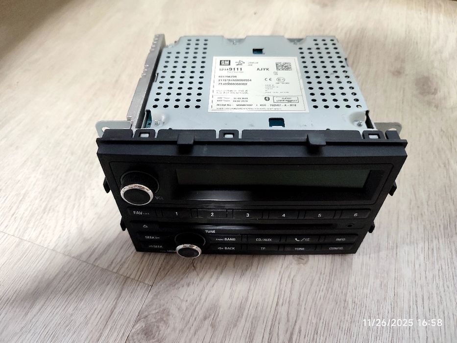 Кобальт Магнитола 2019 года Блютуз есть.