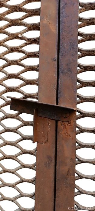 Продам решётчатую дверь