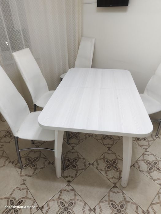Стол кухонный со стульями