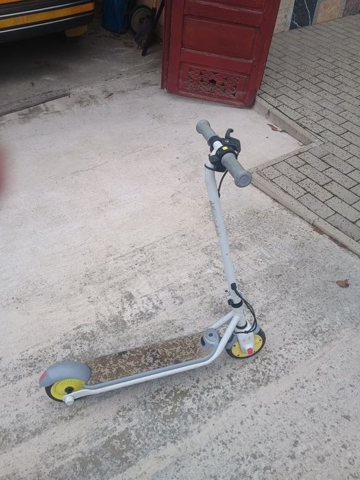 Vând trotinetă electrică pentru copii