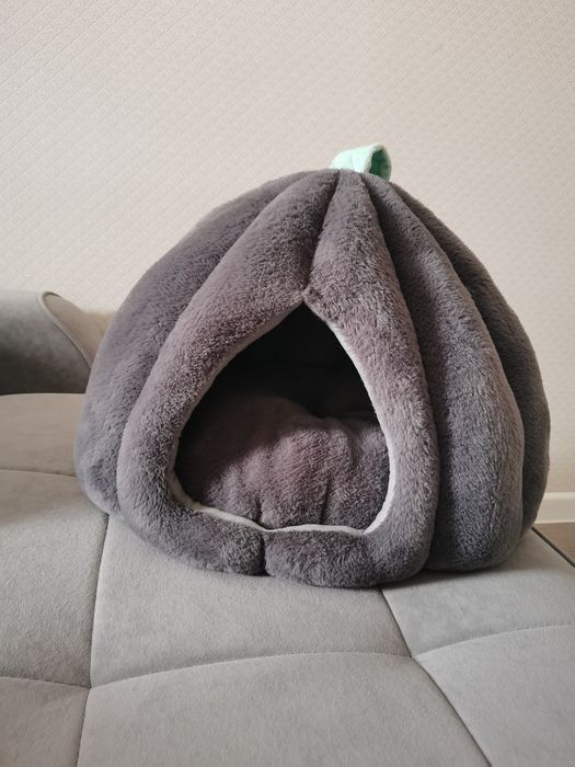 Плюшевый домик для питомца
