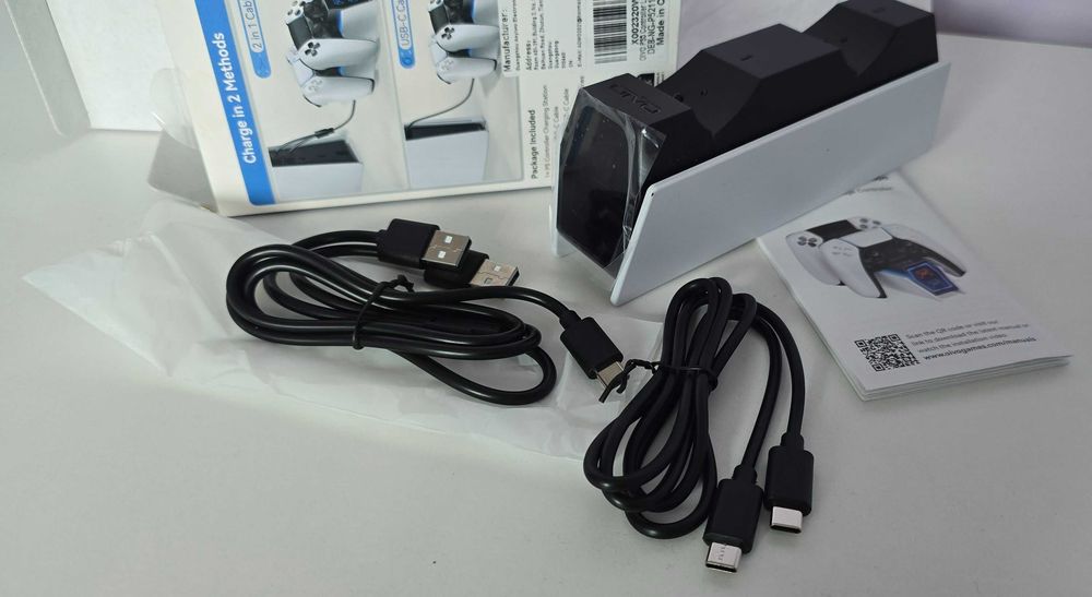 Зарядна станция за два PS 5 контролера