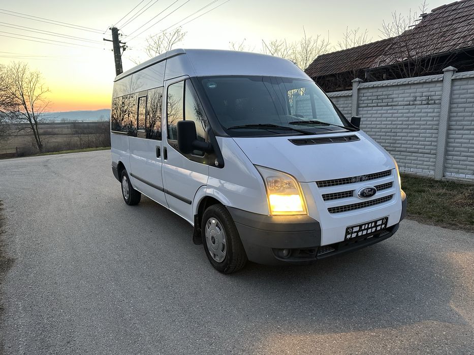 Ford transit 9  locuri/2013