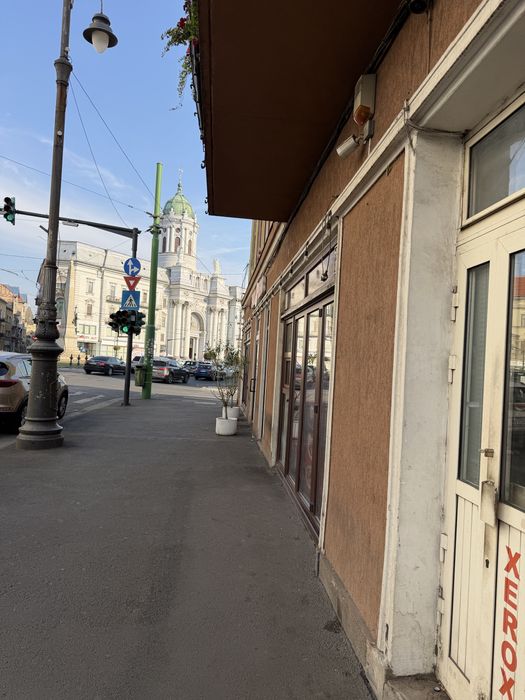 Inchiriez spatiu comercial central langa teatru