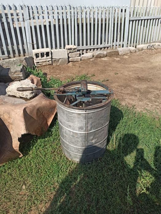 Медогонка трёх рамочная