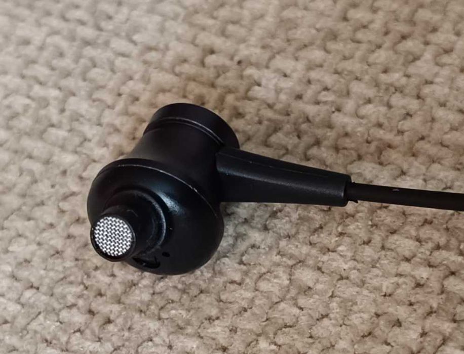 Стерео слушалки XIAOMI Mi Earphones с чист звук и ударен бас.