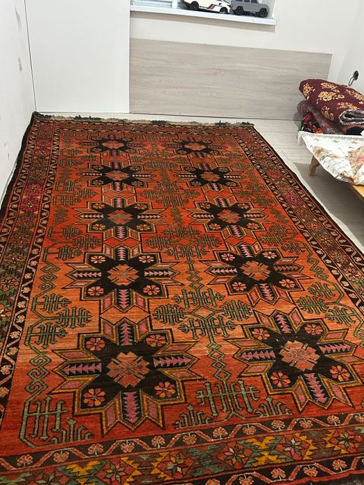 Қолдан тоқылған кілем