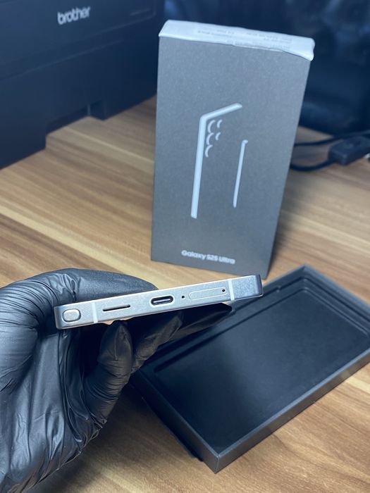 Samsung Galaxy s25 ultra • 512 GB • Titanium Black