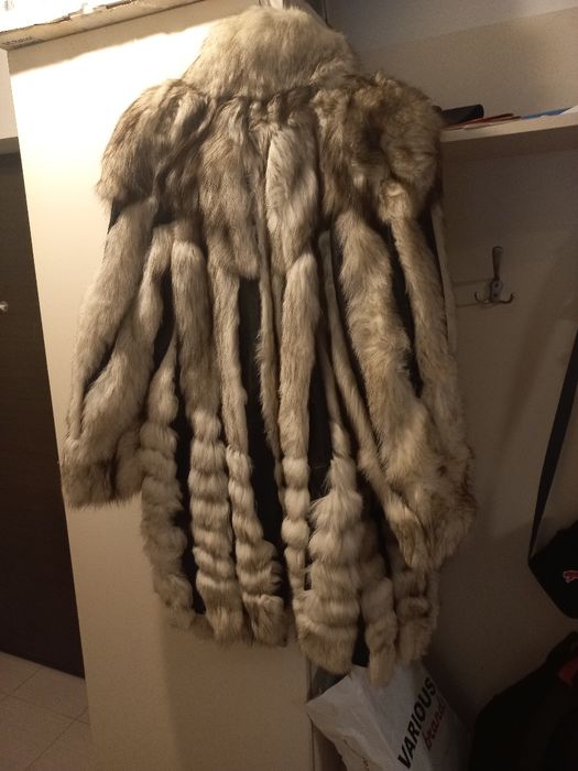 Vând haină din blana naturala