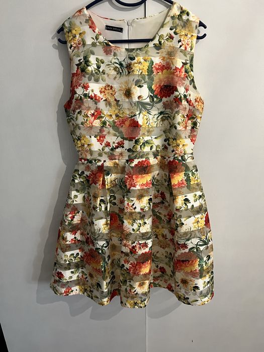 Rochie model floral lungime medie fara maneci marime 42/ potrivit M