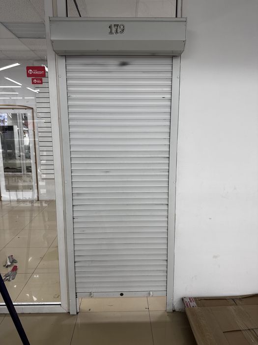 Рольставни двери, лампа