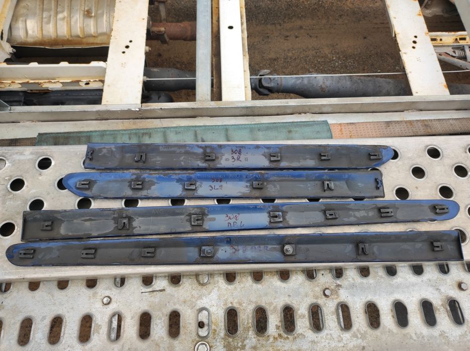 Лайсни на вратите за Пежо-308