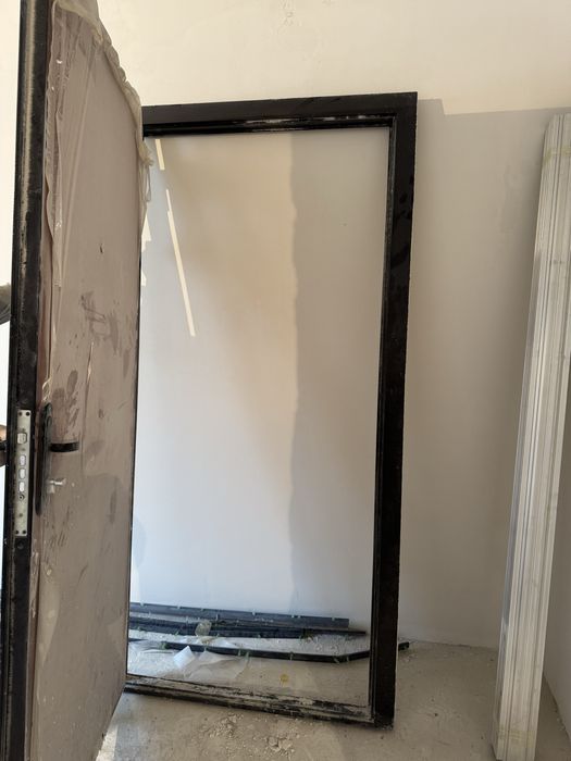 Продам входную  дверь