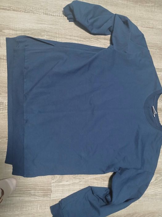 Тёмно-синяя кофта из хлопка, мягкая и удобная.
Подходит для мужчин и ж