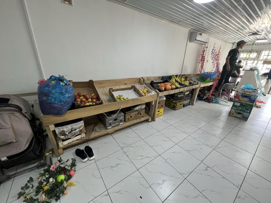 Ветрина овощи дерево