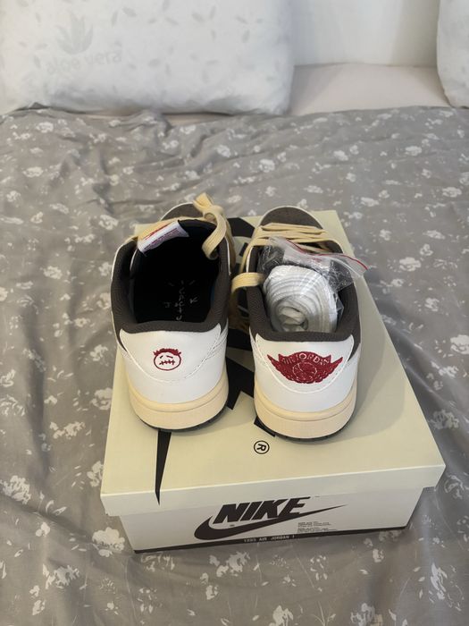 Jordan 1 Travis Scott reverse mocha