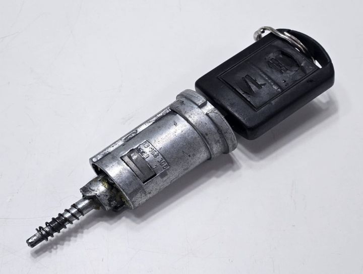 Contact cu cheie 13168306 Opel Corsa C