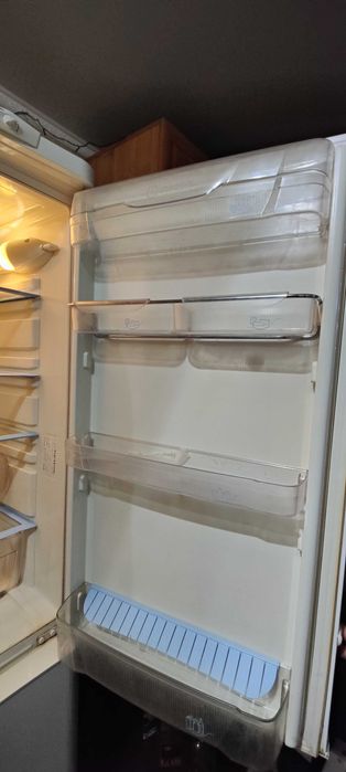 Холодильник Indesit