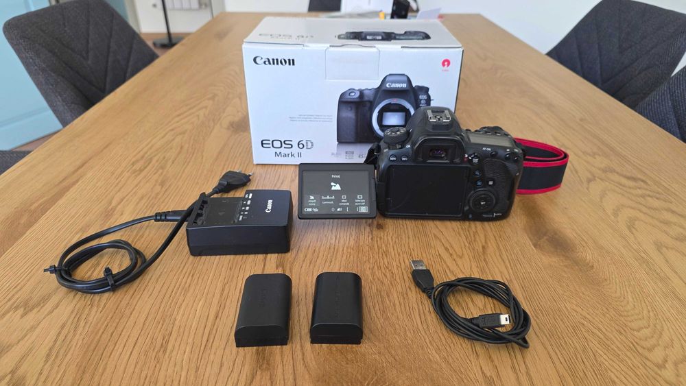 Aparat foto Canon 6D Mark II Full Frame + 3 baterii + cutie si acte