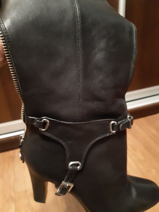 Продам новые женские сапоги