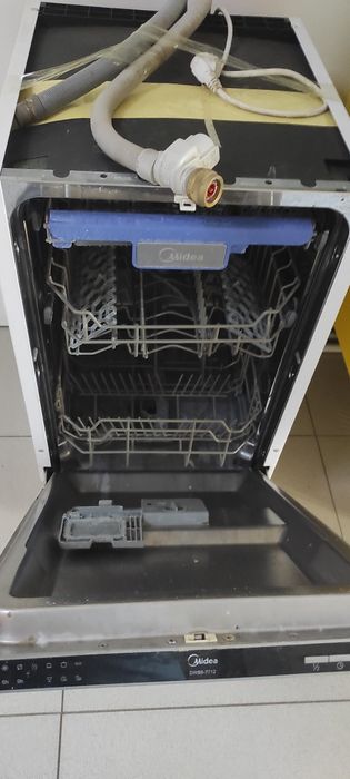 Продам посудомоечную машину