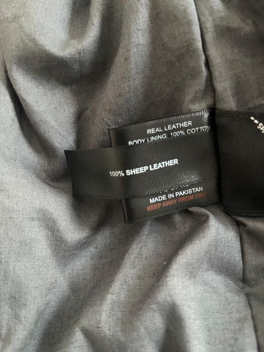 Jacheta de piele nouă cu eticheta
