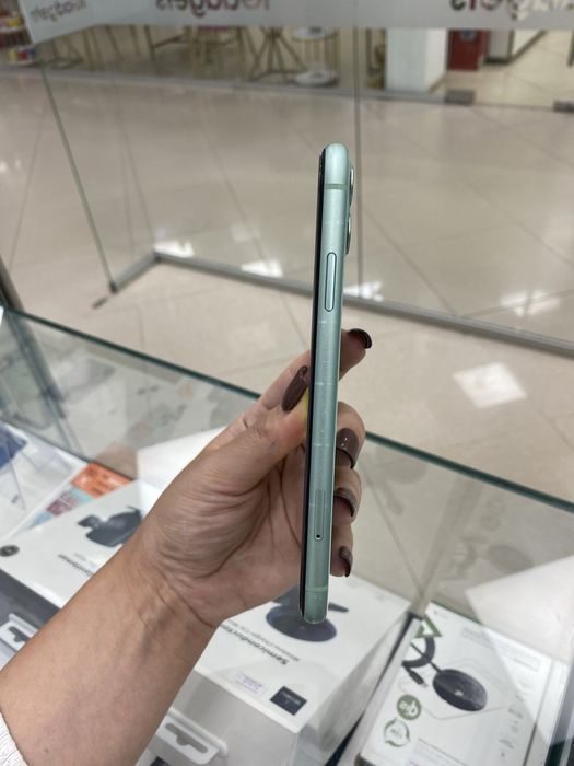 Iphone 11. Mint, 64 GB