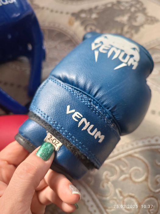 Продам Шлем и перчатки