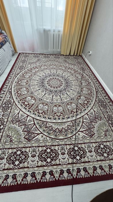 Срочно продаю 2 больших ковра, недорого