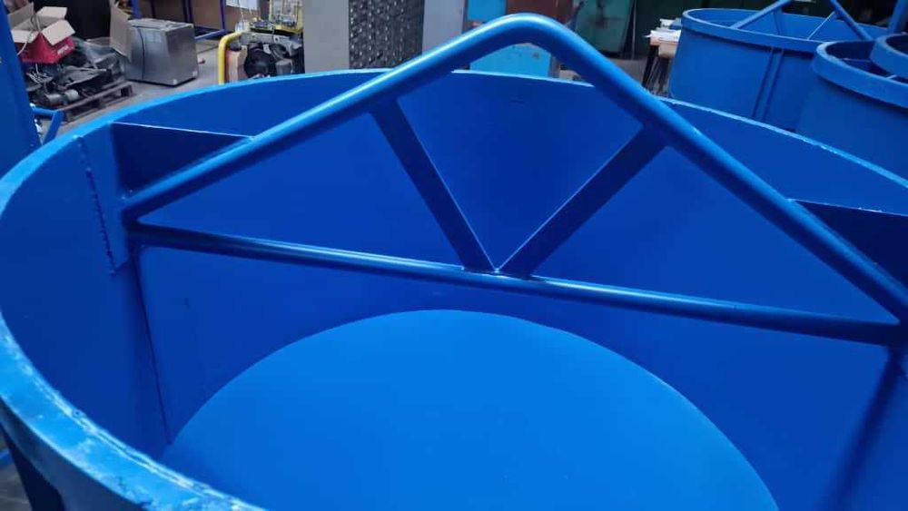 Bena de beton cu furtun central de 1000 litri, bena macara 1000 litri