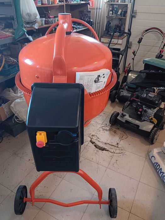 Betoniera noua, 190 litri, 850w