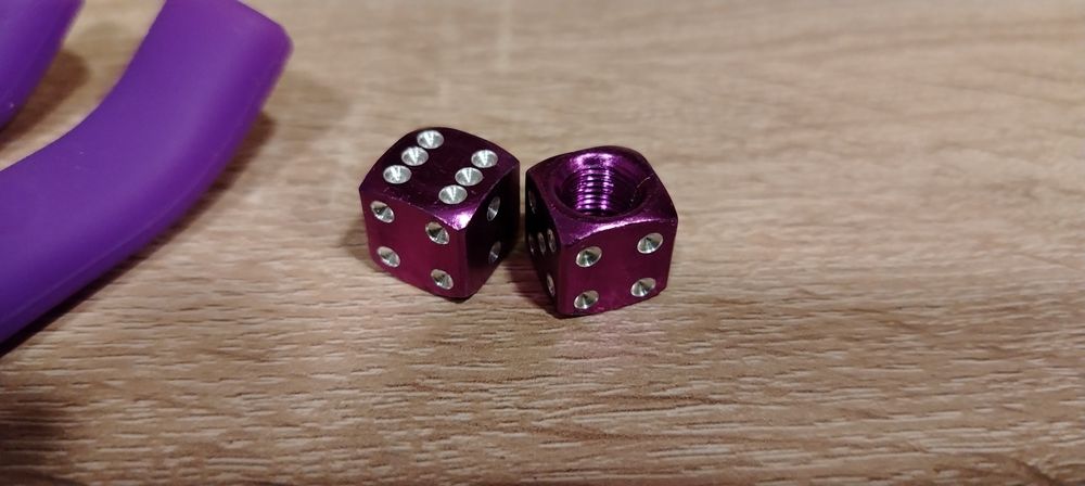 Два  чисто нови броя лилави гумички за спирачки + две лилави капачки