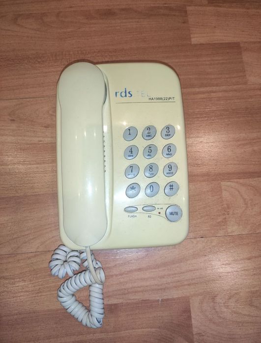 Vând 3 telefoane fixe