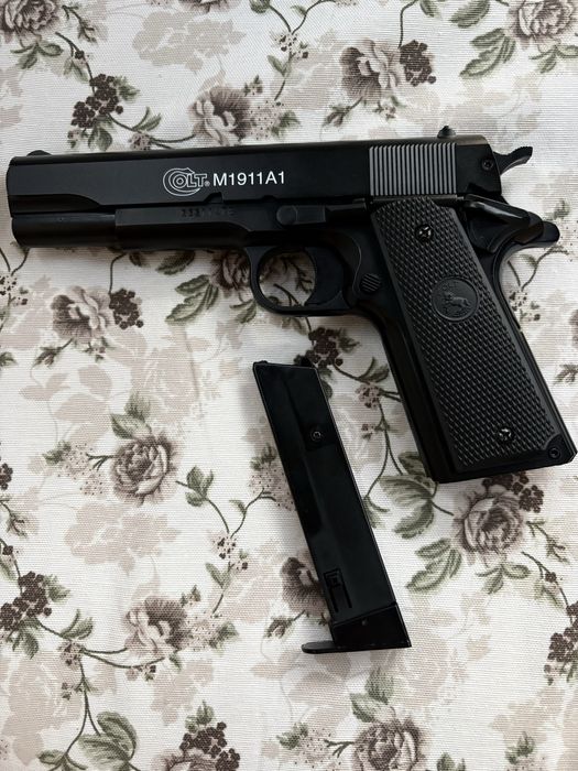 Спрингов еърсофт пистолет COLT M1911