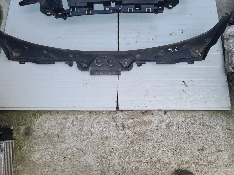 Armatura bara spate grila stergatoare BMW seria 3 F30
