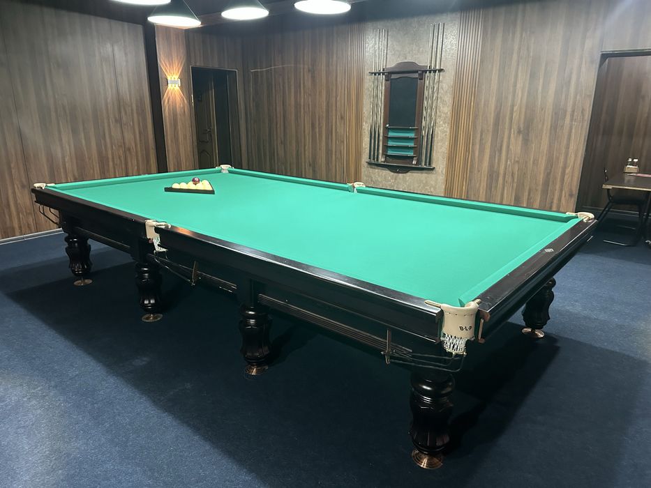 Бильярдный стол в комплекте