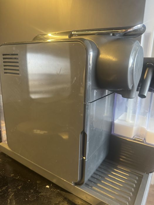 Кофемашина капсульная Delonghi nespresso