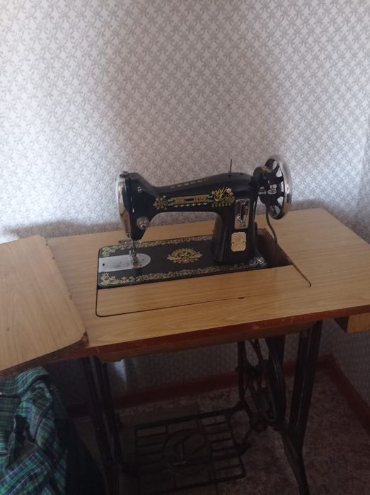 Продам швейная машинка