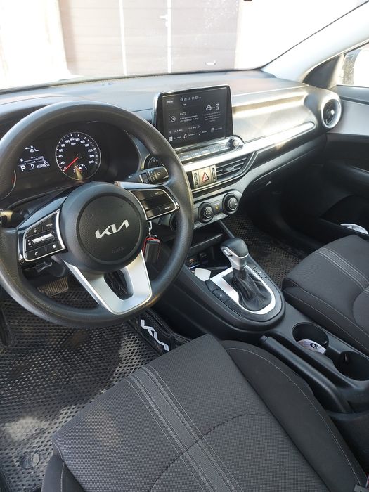 Продам  машину .