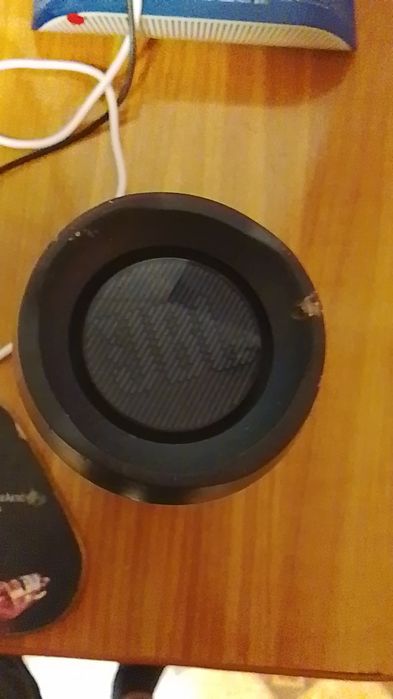 Boxa JBL conectare prin bluetooth. Este in stare aproape perfectă...are mici zgarieturi.