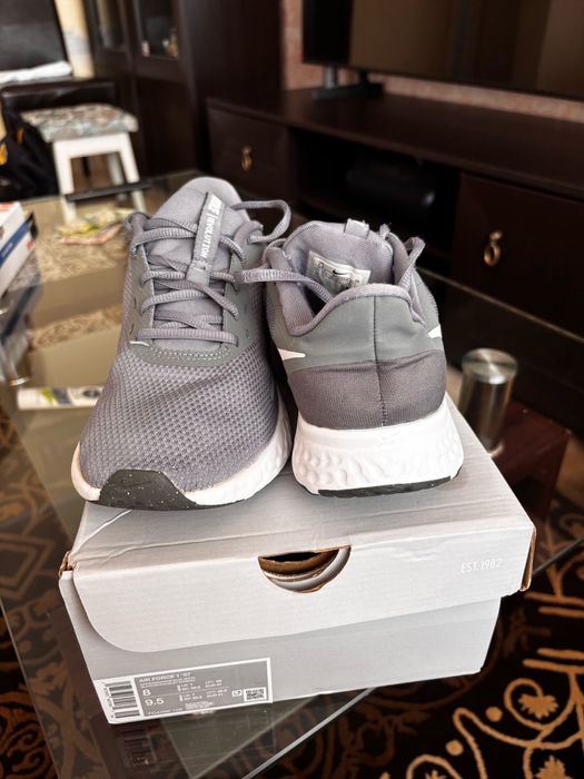 Nike, adidasi de alergare, stare foarte buna, marimea 40