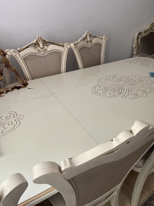 Стол со стульями