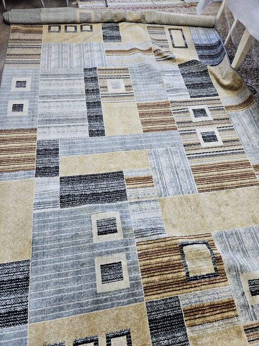 Срочно продам стол и ковры