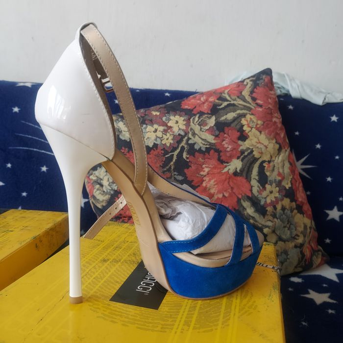 Босоножки 37 рр почти новые