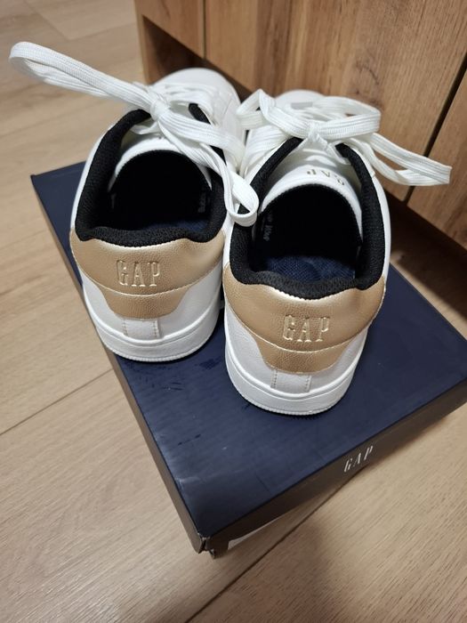 Унисекс кецове на GAP