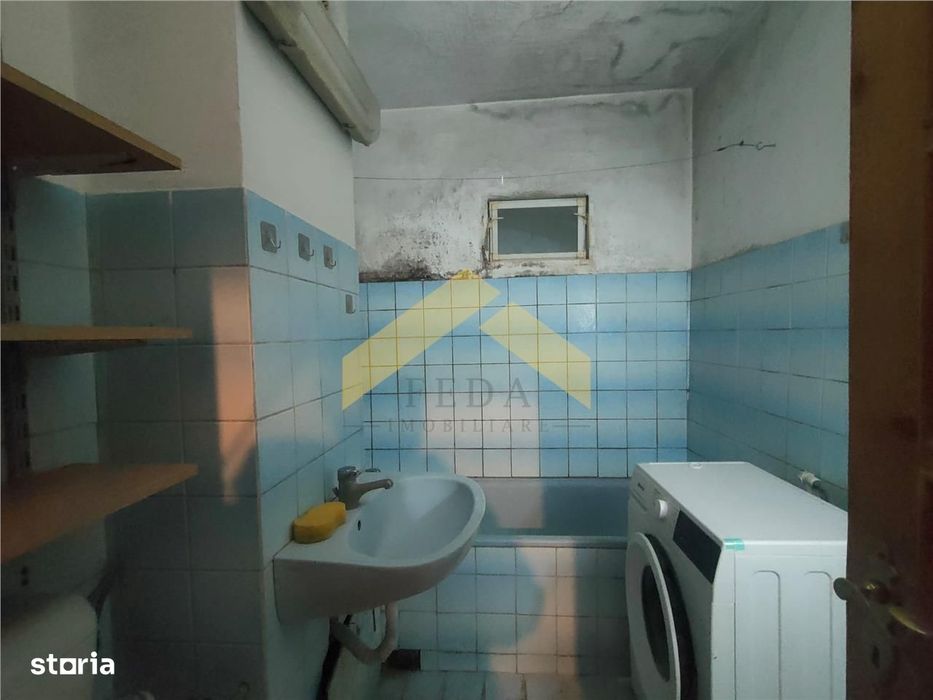 Apartament 3 camere de vanzare zona Intim