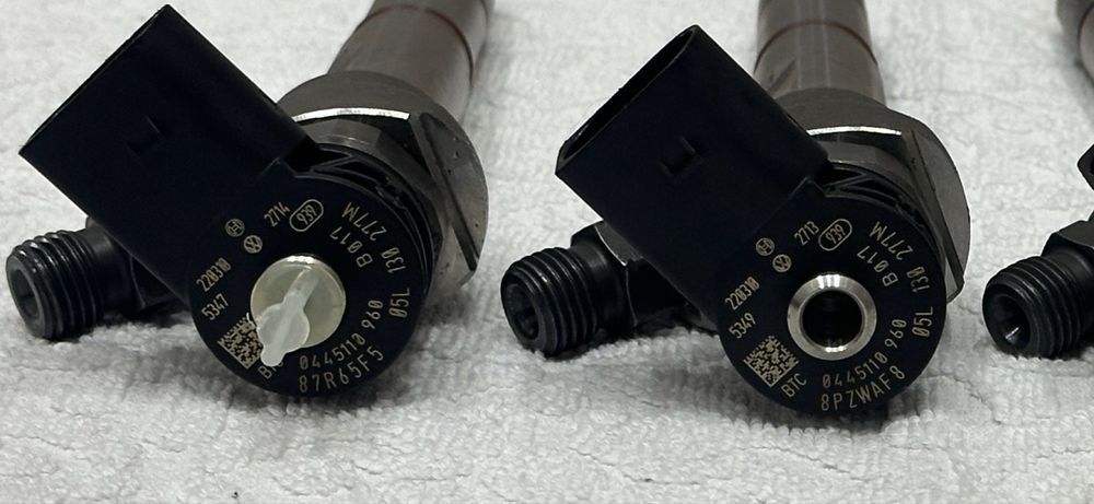 Set 4 Injectoare 2.0 TDI EVO - Bosch 0445110960 / 05L130277M