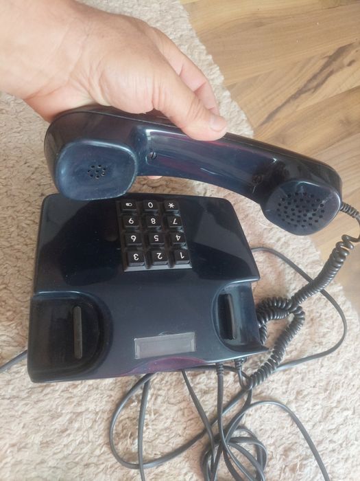 Telefon fix cu butoane ,ideal pentru decor ,culoare visiniu