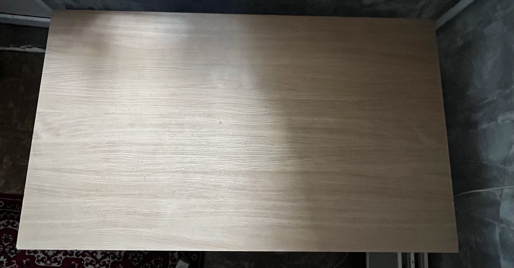 Учебный стол в спальню