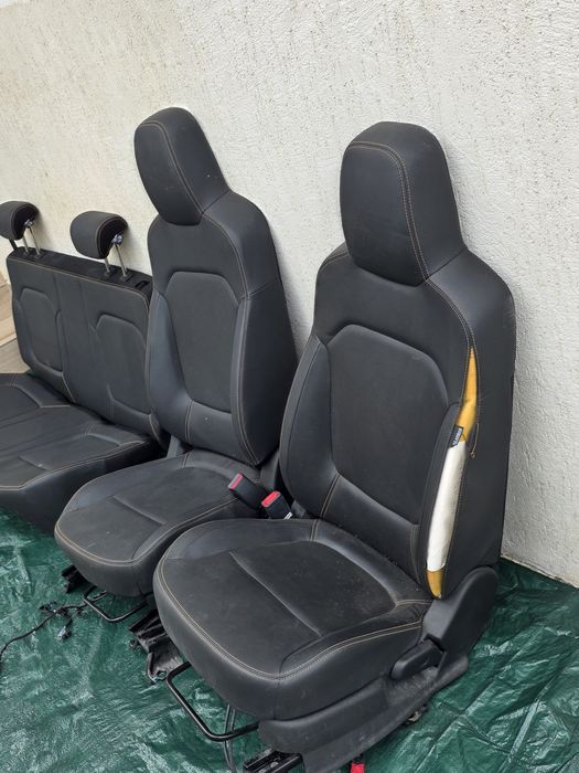 Scsune si banchete Dacia Spring